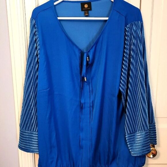 JM Collection Tops - Gorgeous‎ Blue Long Sleeve Top Blouse Stunning Sleeves Never Worn. XXL
